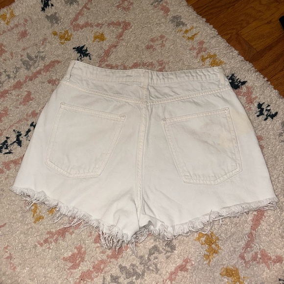 FOREVER 21 WHITE SHORTS - Picture 4 of 4